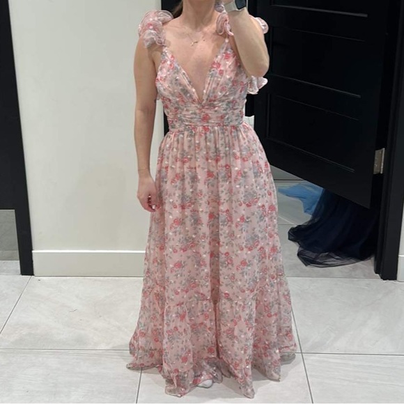 never have i ever prom dress Belly's prom dress will forever live on as one of the greats. In honor of  National Prom Day today, we compiled some of our favorite prom looks from  iconic movies and shows